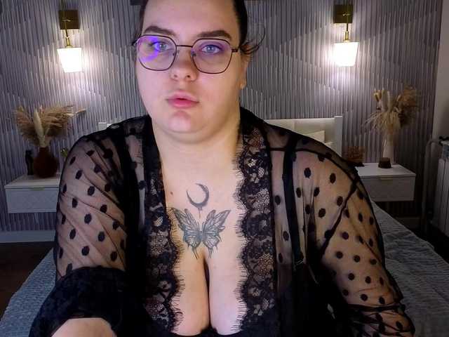 Kity-Mooree live cam on BongaCams