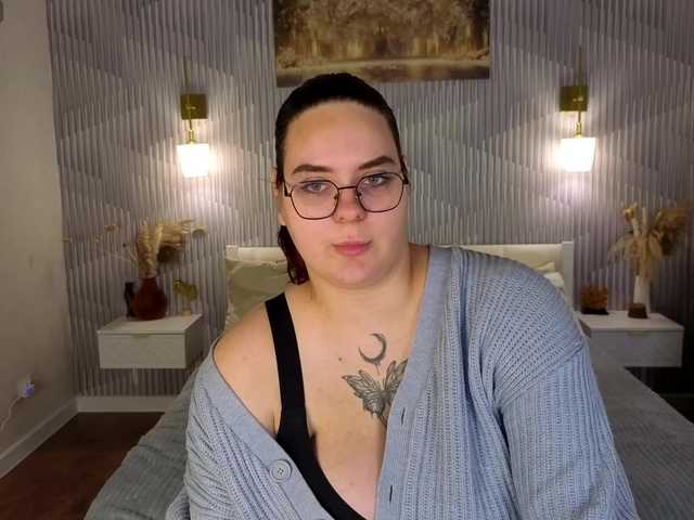 Kity-Mooree live cam on BongaCams