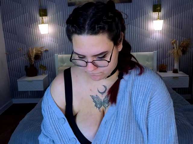 Kity-Mooree live cam on BongaCams