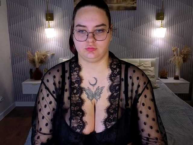 Kity-Mooree live cam on BongaCams