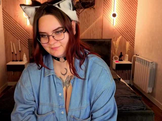 Kity-Mooree live cam on BongaCams