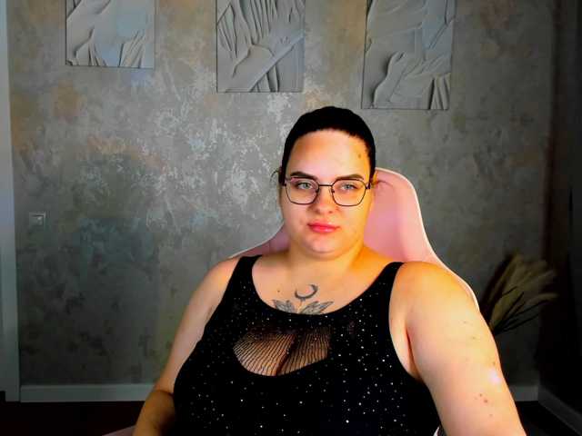 Kity-Mooree live cam on BongaCams