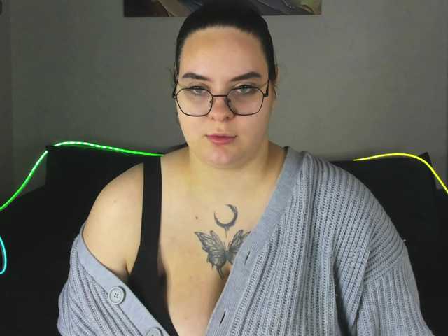 Kity-Mooree live cam on BongaCams