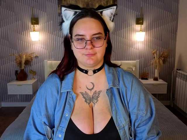 Kity-Mooree live cam on BongaCams