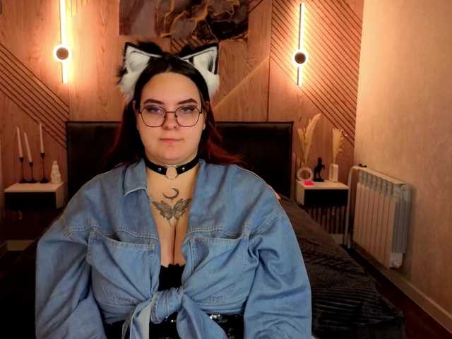 Kity-Mooree live cam on BongaCams