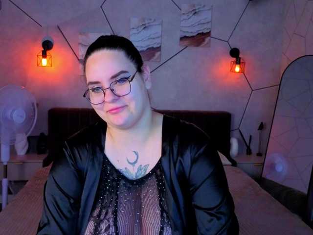 Kity-Mooree live cam on BongaCams