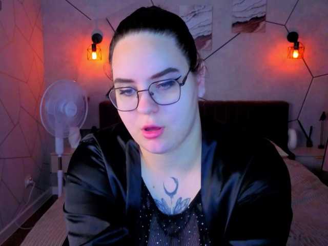 Kity-Mooree live cam on BongaCams