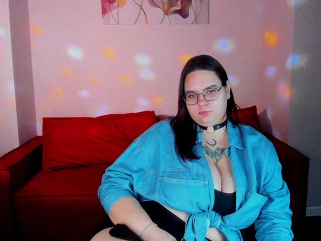 Kity-Mooree live cam on BongaCams