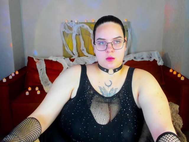 Kity-Mooree live cam on BongaCams