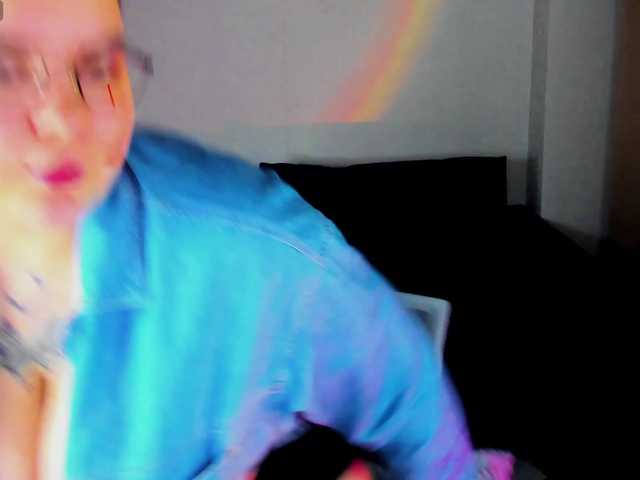 Kity-Mooree live cam on BongaCams
