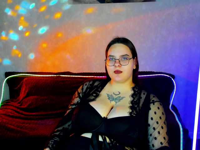 Kity-Mooree live cam on BongaCams