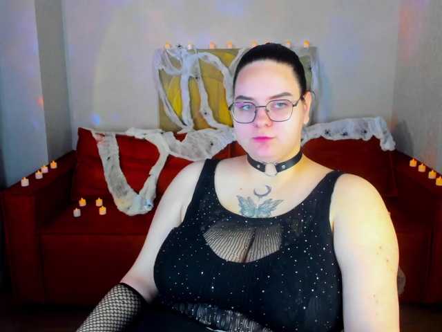 le modèle Kity-Mooree est en webcam porno dans un show sur le site bongacams, il possède les tags suivants: White/Caucasian,Brunette,Shaved