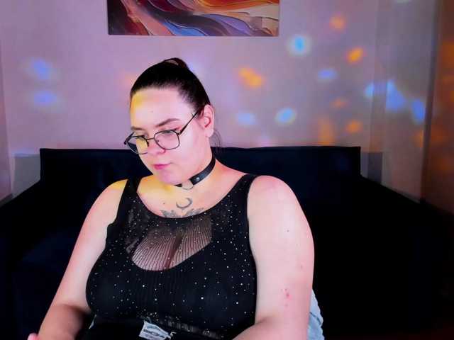 Kity-Mooree live cam on BongaCams
