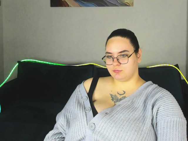Kity-Mooree live cam on BongaCams