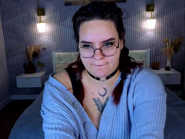 Kity-Mooree live cam on BongaCams