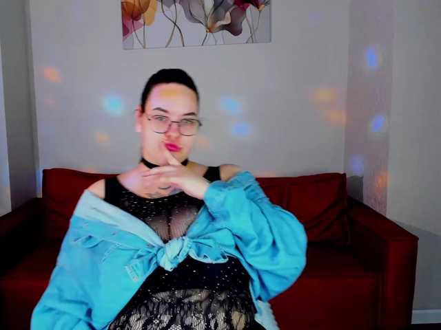 Kity-Mooree live cam on BongaCams