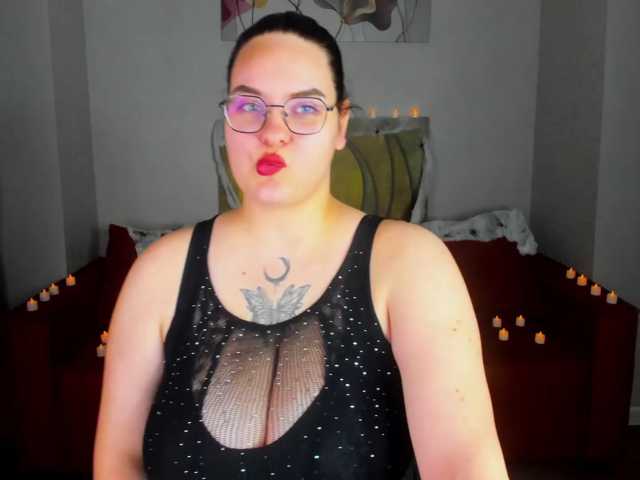 Kity-Mooree live cam on BongaCams