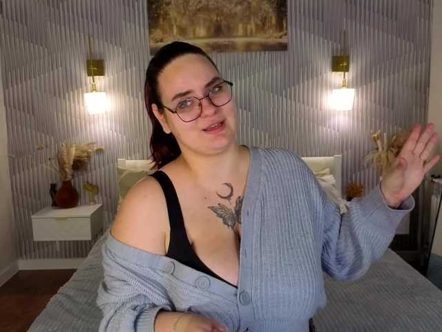 Kity-Mooree live cam on BongaCams