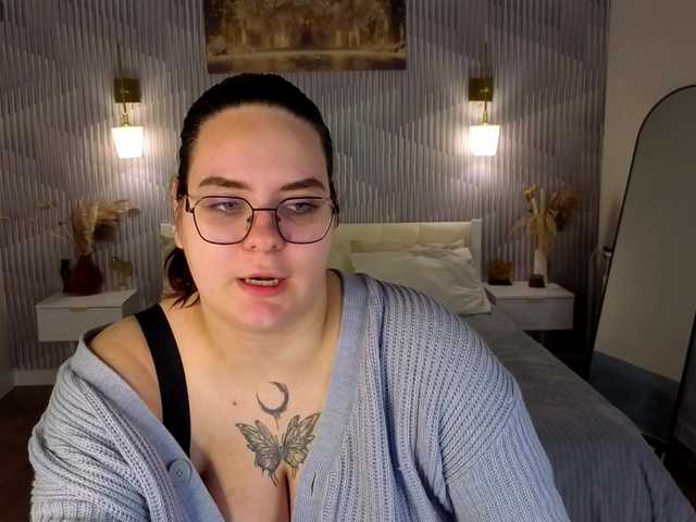 Kity-Mooree live cam on BongaCams