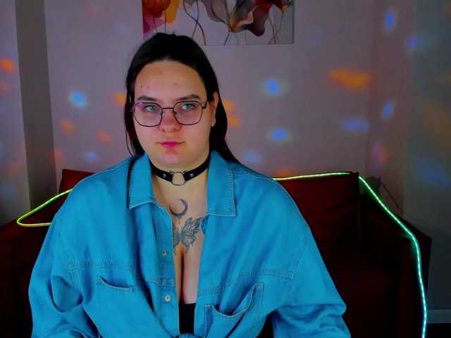 Kity-Mooree live cam on BongaCams