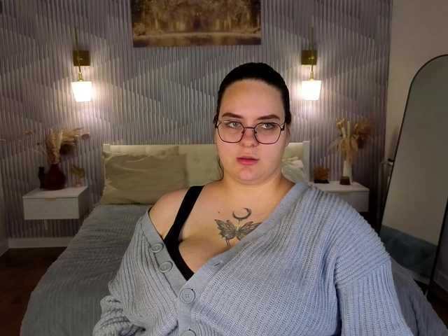Kity-Mooree live cam on BongaCams