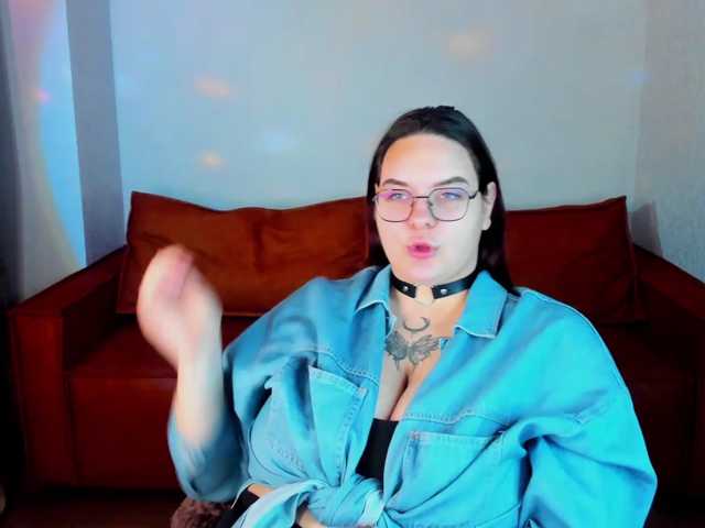Kity-Mooree live cam on BongaCams