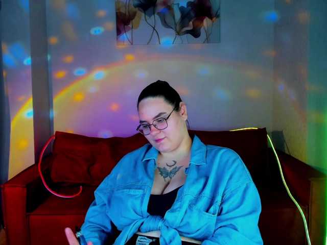 Kity-Mooree live cam on BongaCams