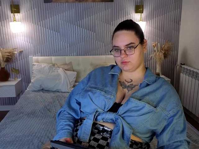 Kity-Mooree live cam on BongaCams