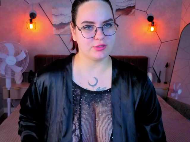 Kity-Mooree live cam on BongaCams