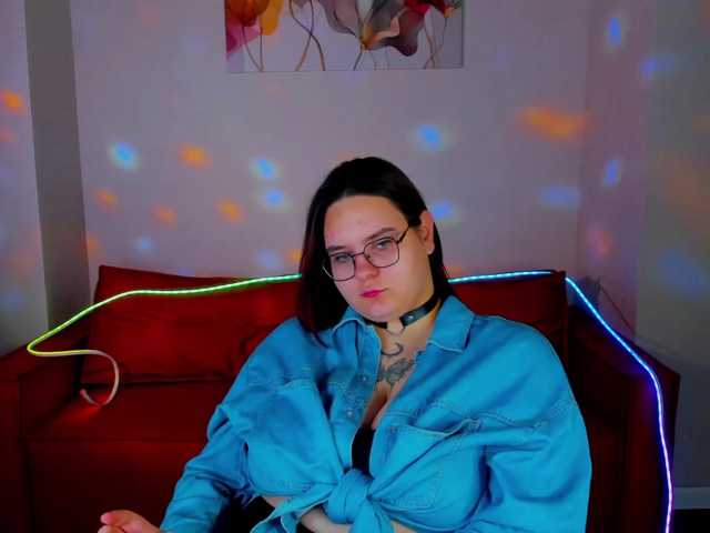 Kity-Mooree live cam on BongaCams