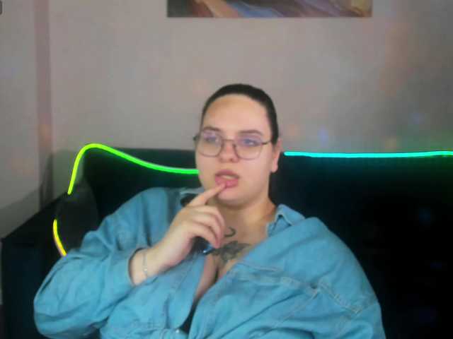 Kity-Mooree live cam on BongaCams