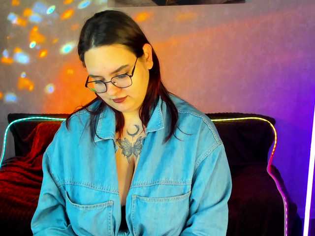 Kity-Mooree live cam on BongaCams