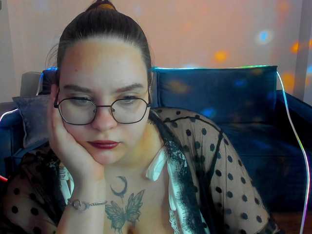 Kity-Mooree live cam on BongaCams