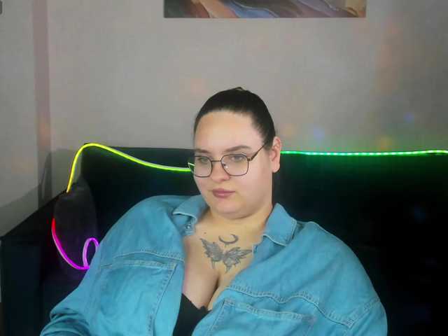 Kity-Mooree live cam on BongaCams