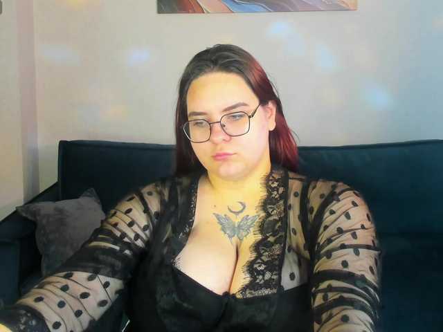 Kity-Mooree live cam on BongaCams