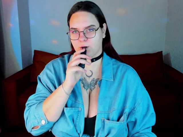 Kity-Mooree live cam on BongaCams