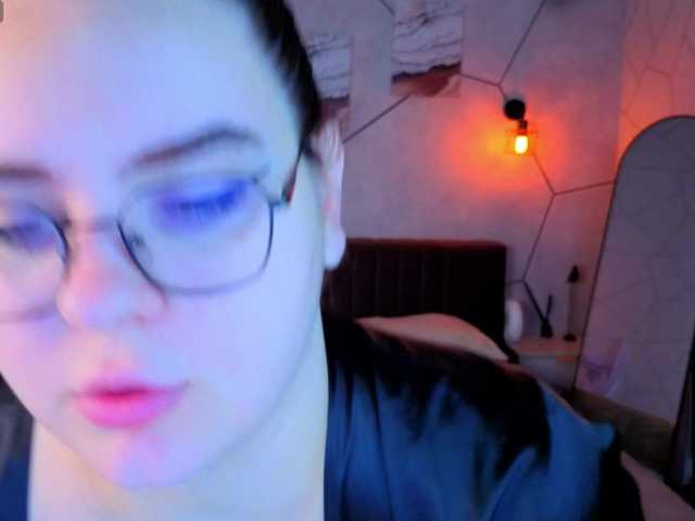 Kity-Mooree live cam on BongaCams