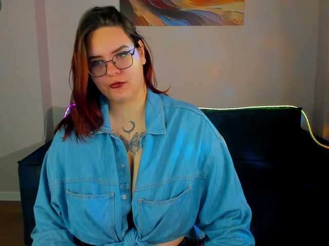 Kity-Mooree live cam on BongaCams