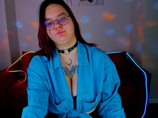 Kity-Mooree live cam on BongaCams