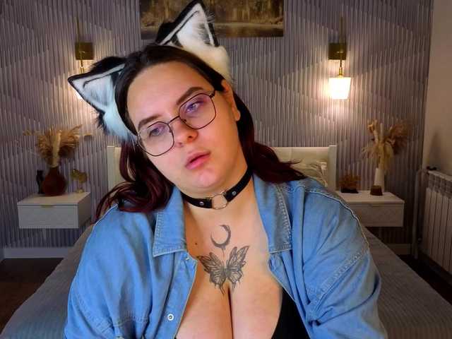 Kity-Mooree live cam on BongaCams