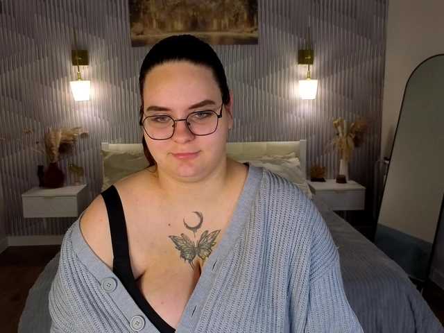 Kity-Mooree live cam on BongaCams