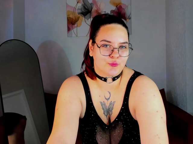 Kity-Mooree live cam on BongaCams