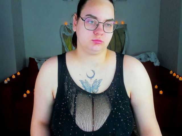 Kity-Mooree live cam on BongaCams