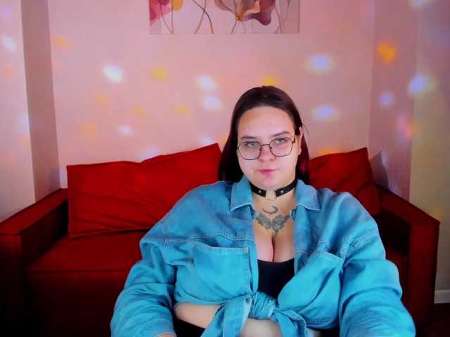 Kity-Mooree live cam on BongaCams