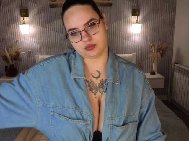 Kity-Mooree live cam