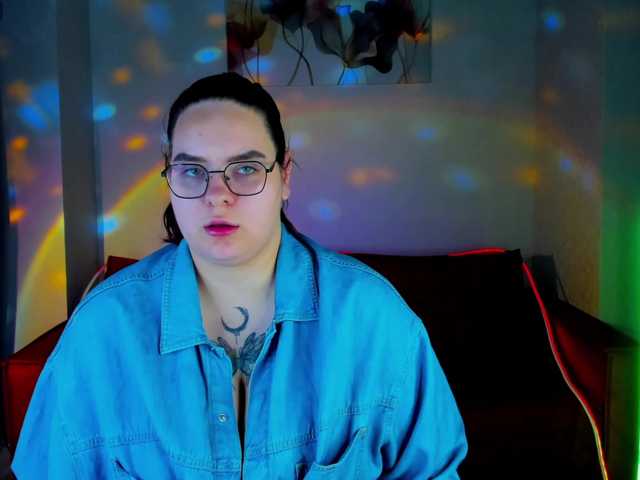 Kity-Mooree live cam on BongaCams