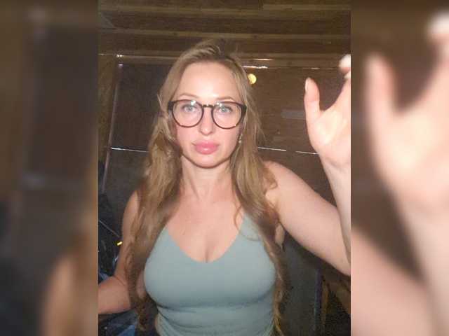 KKiraa87 live cam on BongaCams