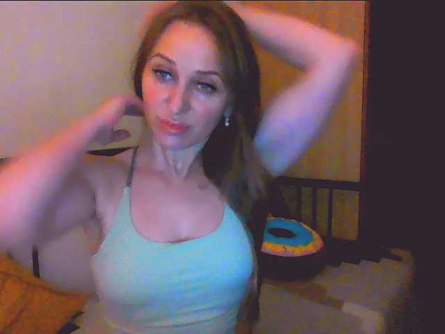 KKiraa87, live now on BongaCams