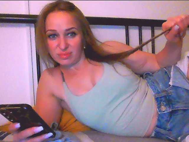 KKiraa87, live now on BongaCams