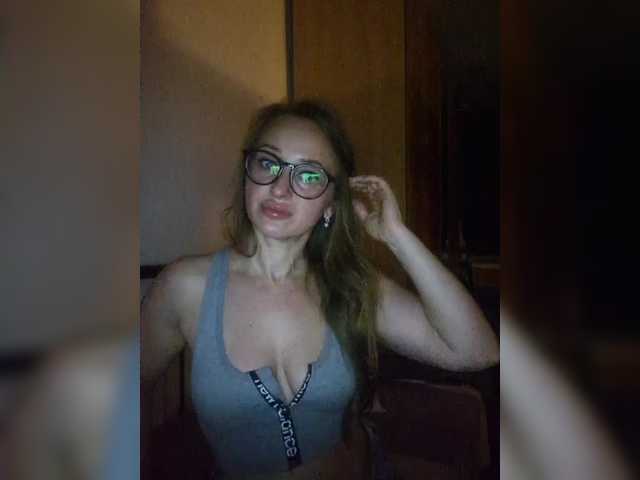 KKiraa87 — live female cam